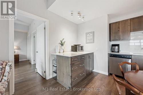 215 - 35 Kingsbury Square, Guelph (Pineridge/Westminster Woods), ON - Indoor Photo Showing Kitchen