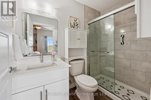 215 - 35 Kingsbury Square, Guelph (Pineridge/Westminster Woods), ON - Indoor Photo Showing Bathroom