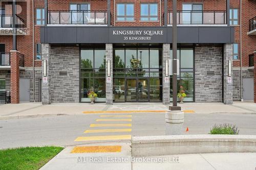215 - 35 Kingsbury Square, Guelph (Pineridge/Westminster Woods), ON - Outdoor