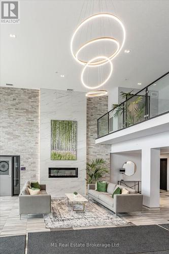 215 - 35 Kingsbury Square, Guelph (Pineridge/Westminster Woods), ON - Indoor