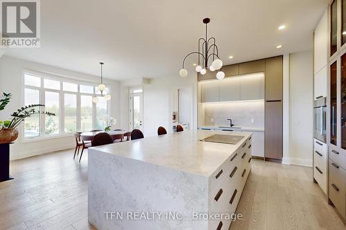 258 Amos Drive, Caledon, ON - Indoor Photo Showing Kitchen With Upgraded Kitchen