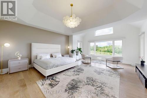 258 Amos Drive, Caledon, ON - Indoor Photo Showing Bedroom