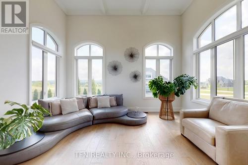 258 Amos Drive, Caledon, ON - Indoor Photo Showing Living Room