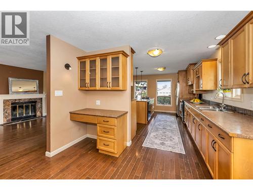 2916 Allenby Way, Vernon, BC - Indoor Photo Showing Kitchen With Double Sink