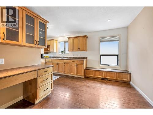 2916 Allenby Way, Vernon, BC - Indoor Photo Showing Kitchen With Double Sink