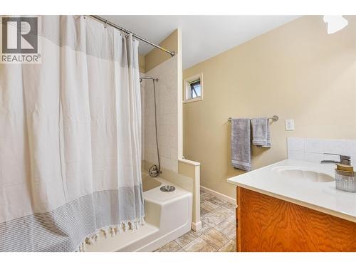 2916 Allenby Way, Vernon, BC - Indoor Photo Showing Bathroom