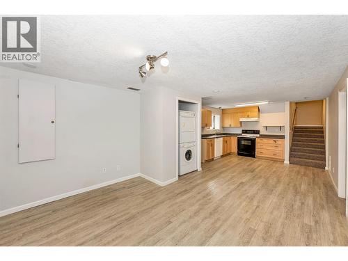 2916 Allenby Way, Vernon, BC - Indoor Photo Showing Kitchen