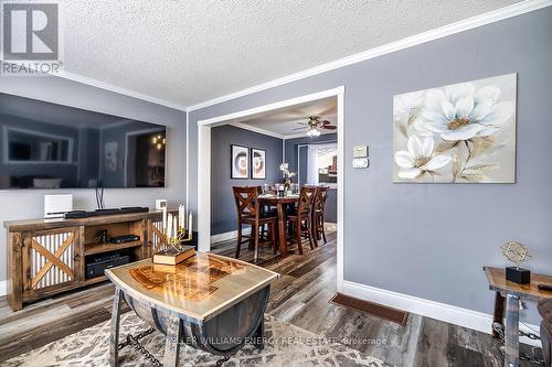 Crown moulding - 416 Mayfair Avenue, Oshawa (Centennial), ON - Indoor