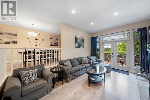 16 - 1611 Grandview Hilltop Drive, Huntsville, ON - Indoor Photo Showing Living Room