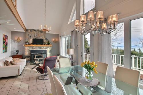 Vue d'ensemble - 1805 Boul. Malcolm-Fraser, La Malbaie, QC - Indoor Photo Showing Dining Room With Fireplace