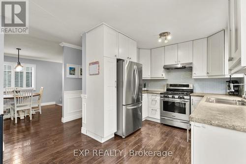 2203 Hunt Crescent, Burlington, ON - Indoor Photo Showing Kitchen With Stainless Steel Kitchen With Double Sink