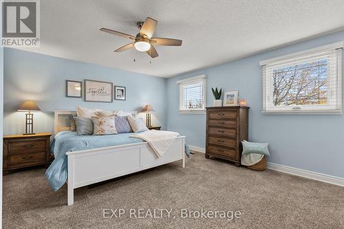 2203 Hunt Crescent, Burlington, ON - Indoor Photo Showing Bedroom
