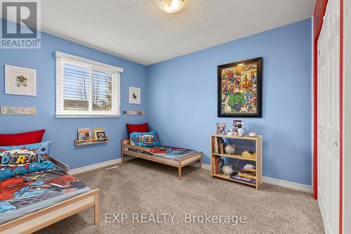 2203 Hunt Crescent, Burlington, ON - Indoor Photo Showing Bedroom