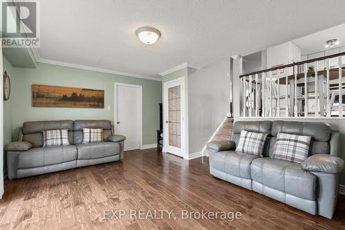 2203 Hunt Crescent, Burlington, ON - Indoor Photo Showing Living Room