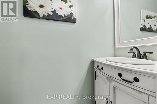 2203 Hunt Crescent, Burlington, ON -  Photo Showing Bathroom