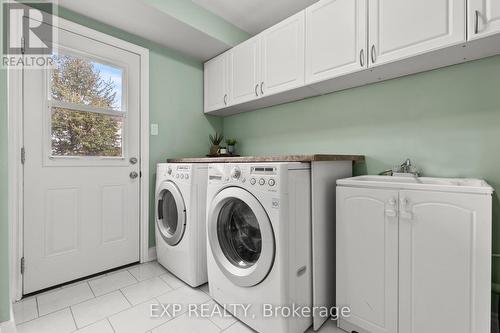 2203 Hunt Crescent, Burlington, ON - Indoor Photo Showing Laundry Room