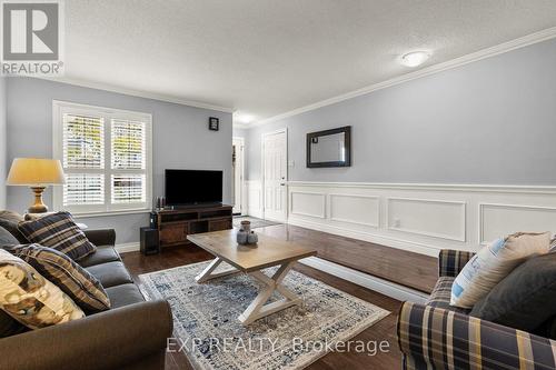 2203 Hunt Crescent, Burlington, ON - Indoor Photo Showing Living Room