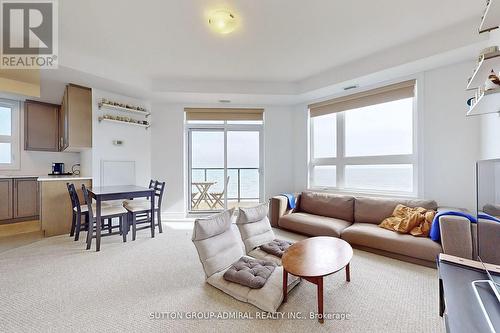 532 - 125 Shoreview Place S, Hamilton, ON - Indoor Photo Showing Living Room