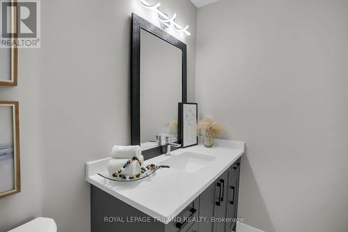 10 - 3103 Petty Road, London South (South W), ON - Indoor Photo Showing Bathroom