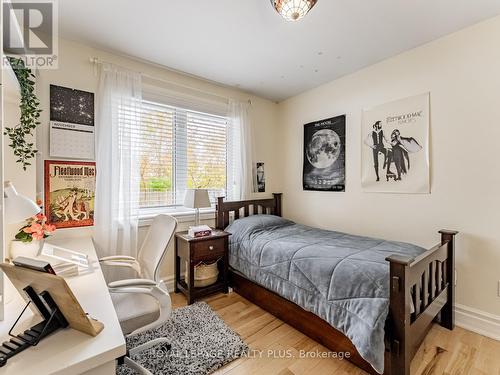 1885 Hindhead Road, Mississauga, ON - Indoor Photo Showing Bedroom