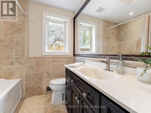 1885 Hindhead Road, Mississauga, ON - Indoor Photo Showing Bathroom