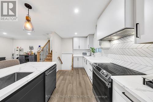 2389 Cobbinshaw Circle, Mississauga, ON - Indoor Photo Showing Kitchen