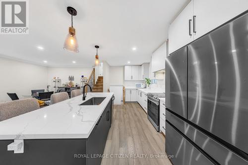 2389 Cobbinshaw Circle, Mississauga, ON - Indoor Photo Showing Kitchen With Stainless Steel Kitchen With Upgraded Kitchen