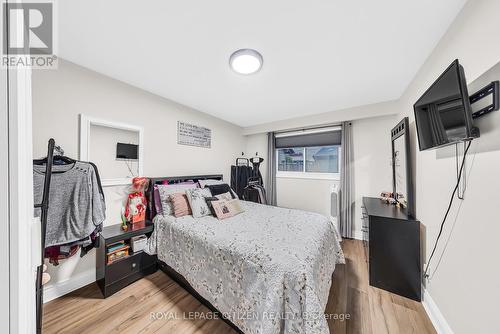 2389 Cobbinshaw Circle, Mississauga, ON - Indoor Photo Showing Bedroom