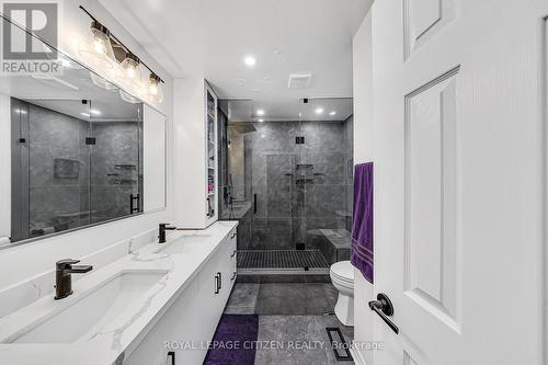 2389 Cobbinshaw Circle, Mississauga, ON - Indoor Photo Showing Bathroom