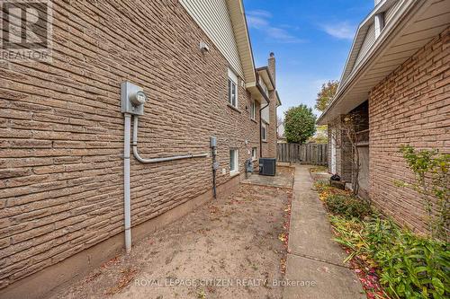 2389 Cobbinshaw Circle, Mississauga, ON - Outdoor