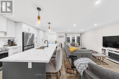 2389 Cobbinshaw Circle, Mississauga, ON - Indoor Photo Showing Kitchen With Stainless Steel Kitchen With Upgraded Kitchen