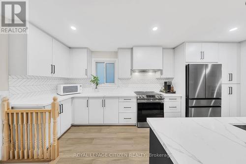 2389 Cobbinshaw Circle, Mississauga, ON - Indoor Photo Showing Kitchen With Stainless Steel Kitchen With Upgraded Kitchen