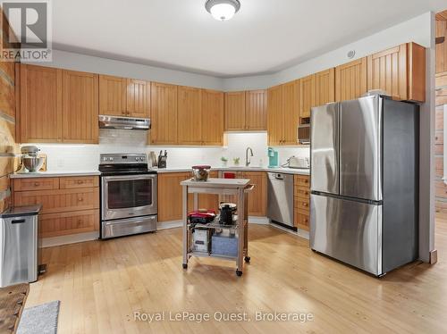 160 14 Concession W, Tiny, ON - Indoor Photo Showing Kitchen