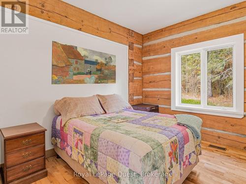 160 14 Concession W, Tiny, ON - Indoor Photo Showing Bedroom