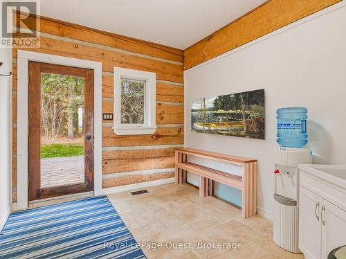 160 14 Concession W, Tiny, ON - Indoor Photo Showing Other Room