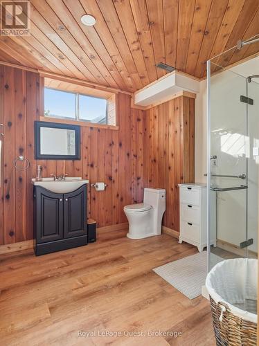 160 14 Concession W, Tiny, ON - Indoor Photo Showing Bathroom