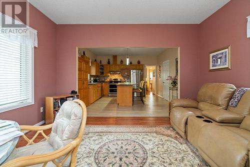 3 Fir Drive, Clarington, ON - Indoor Photo Showing Living Room