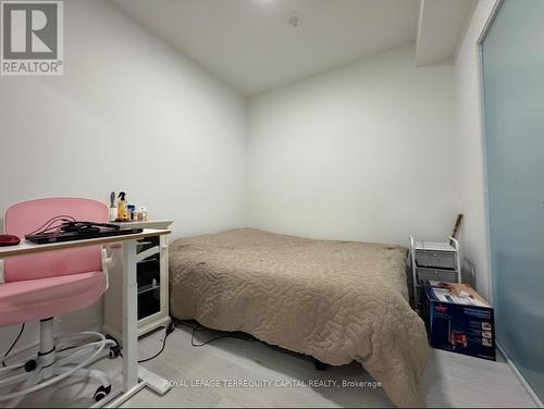 323 - 2501 Saw Whet Boulevard, Oakville, ON - Indoor Photo Showing Bedroom