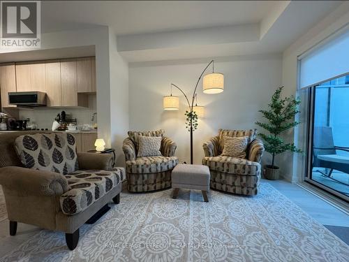 323 - 2501 Saw Whet Boulevard, Oakville, ON - Indoor Photo Showing Living Room