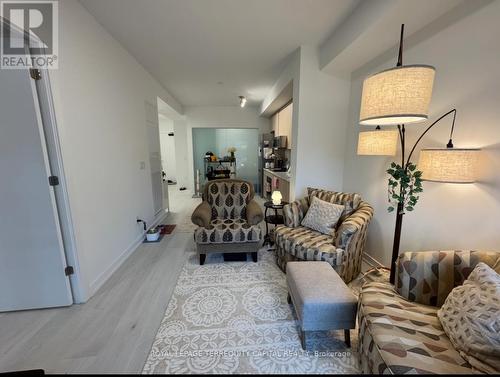 323 - 2501 Saw Whet Boulevard, Oakville, ON - Indoor Photo Showing Living Room
