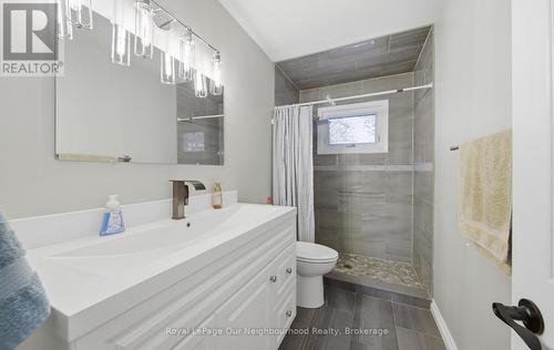 283 Chadburn Street, Oshawa (Central), ON - Indoor Photo Showing Bathroom