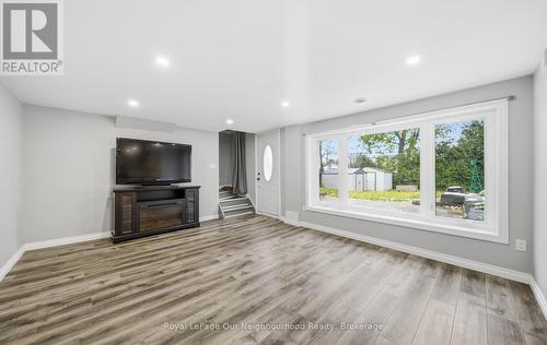 283 Chadburn Street, Oshawa (Central), ON - Indoor Photo Showing Living Room