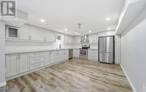 283 Chadburn Street, Oshawa (Central), ON - Indoor Photo Showing Kitchen With Upgraded Kitchen