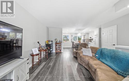 283 Chadburn Street, Oshawa (Central), ON - Indoor Photo Showing Living Room