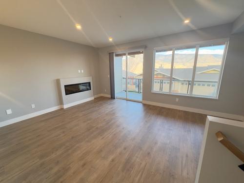 18-130 Colebrook Rd Road, Kamloops, BC - Indoor With Fireplace