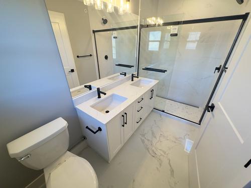 18-130 Colebrook Rd Road, Kamloops, BC - Indoor Photo Showing Bathroom