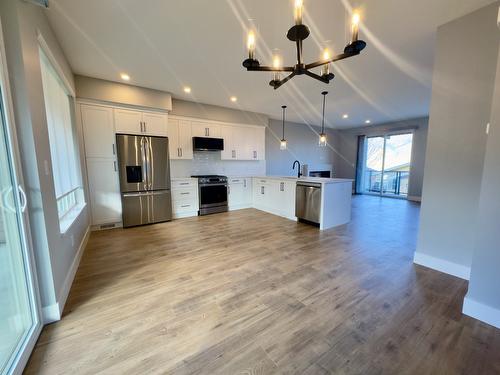 18-130 Colebrook Rd Road, Kamloops, BC - Indoor Photo Showing Kitchen With Upgraded Kitchen