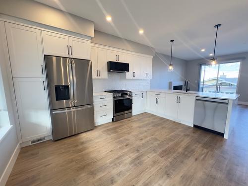 18-130 Colebrook Rd Road, Kamloops, BC - Indoor Photo Showing Kitchen With Upgraded Kitchen
