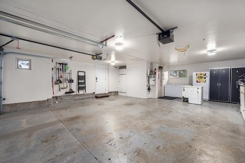 2398 Reid Avenue, Merritt, BC - Indoor Photo Showing Garage