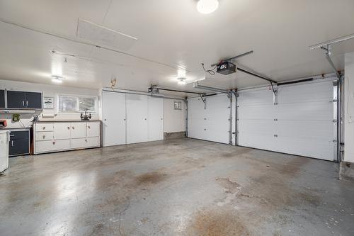 2398 Reid Avenue, Merritt, BC - Indoor Photo Showing Garage